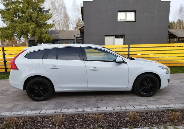 Volvo V60 cena 39800 przebieg: 240000, rok produkcji 2013 z Pionki małe 232